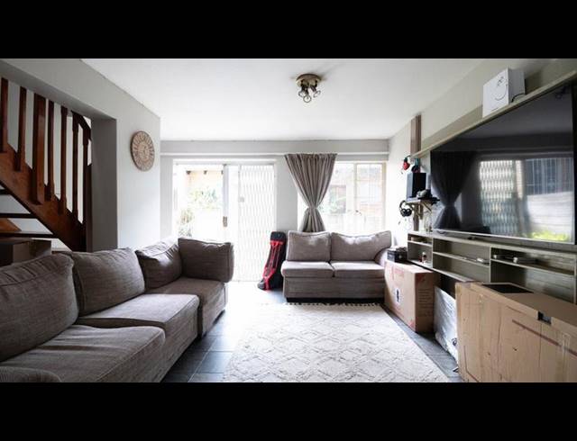 2 BEDROOM TOWNHOUSE FOR SALE IN VAN RIEBEECK PARK